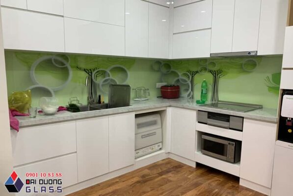 Tranh kính màu xanh lá