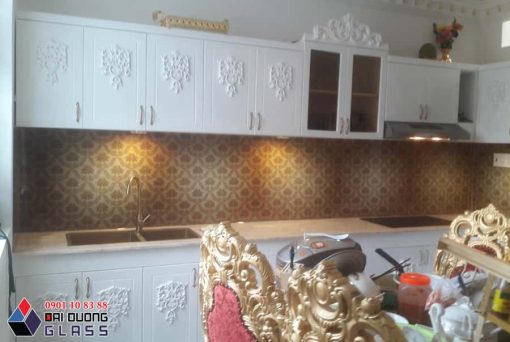 Tranh kính ốp bếp lắp đạt tại Q5