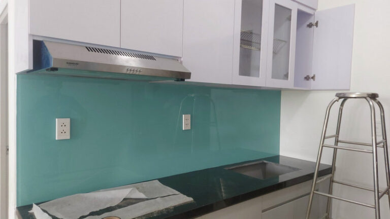 Kính Ốp Bếp Màu Xanh Ngọc: Thông Số Kỹ Thuật, Ứng Dụng Và Báo Giá Tại Xưởng