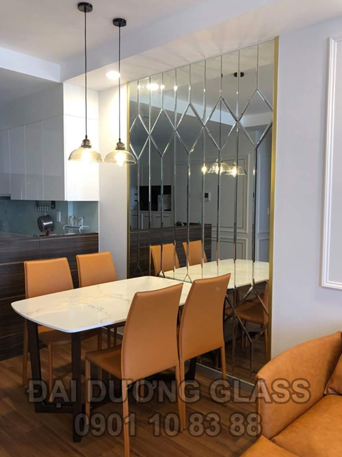 Gương dán tường trang trí bàn ăn 5