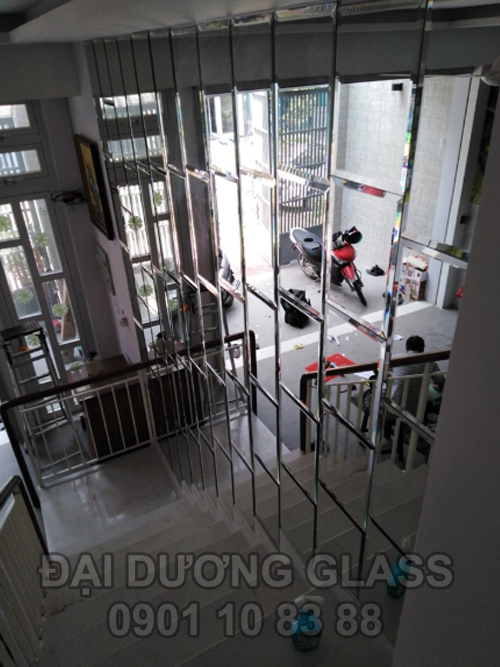 Gương Ghép Trang Trí Cầu Thang