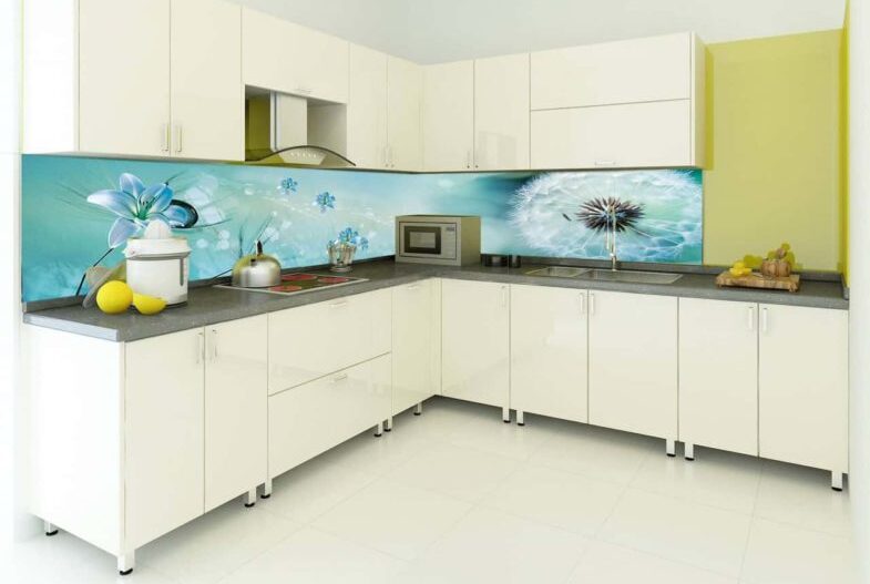 kính màu ốp bếp