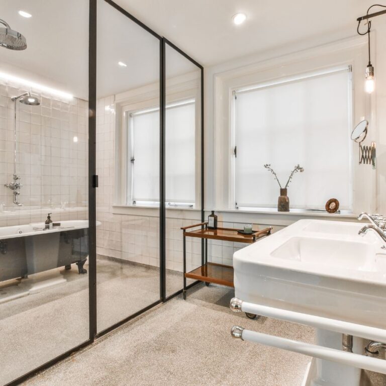 Cách lắp vách kính nhà tắm