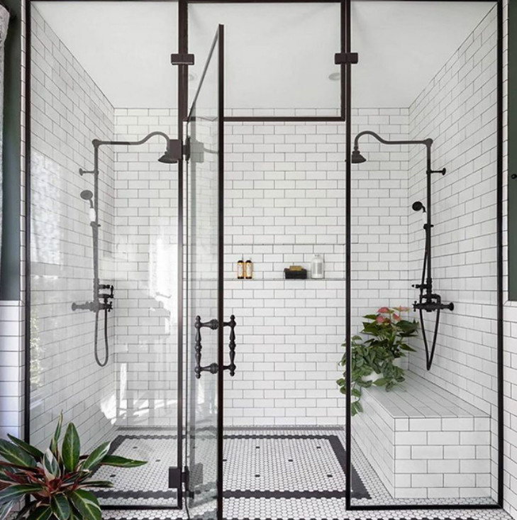 Phòng tắm kính 180 độ