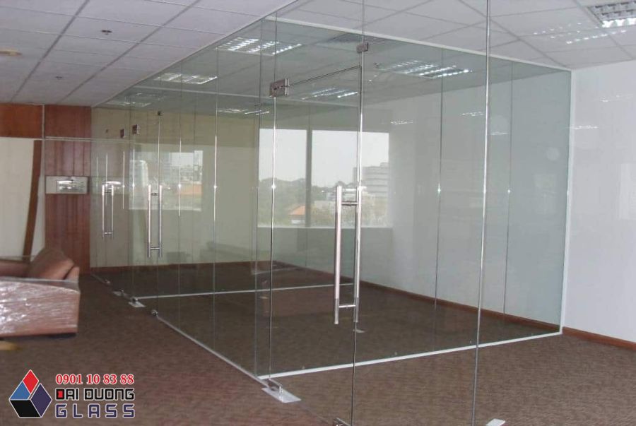 vách kính cường lực văn phòng
