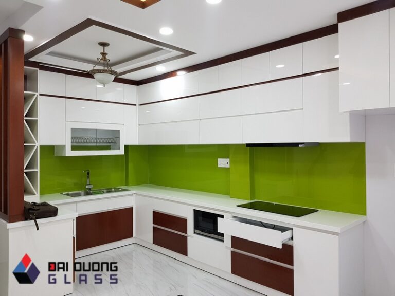 kính ốp tường nhà bếp