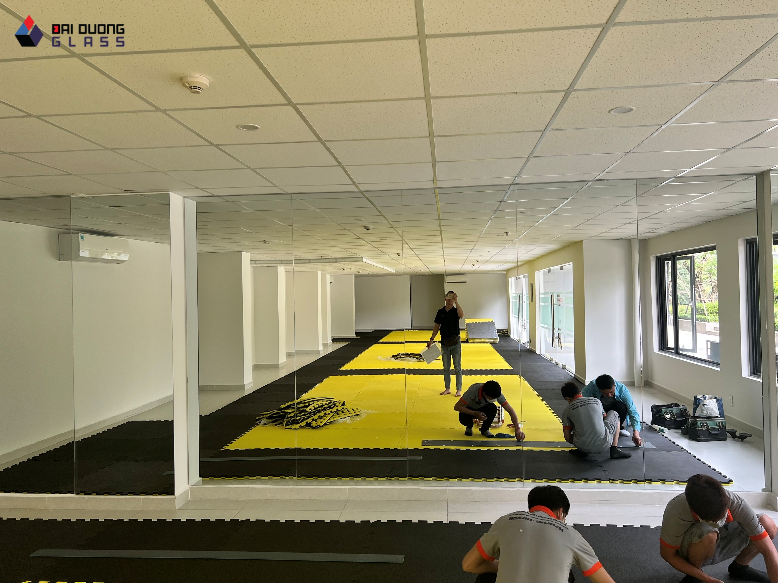 Không gian thích hợp để thi công gương 1 chiều