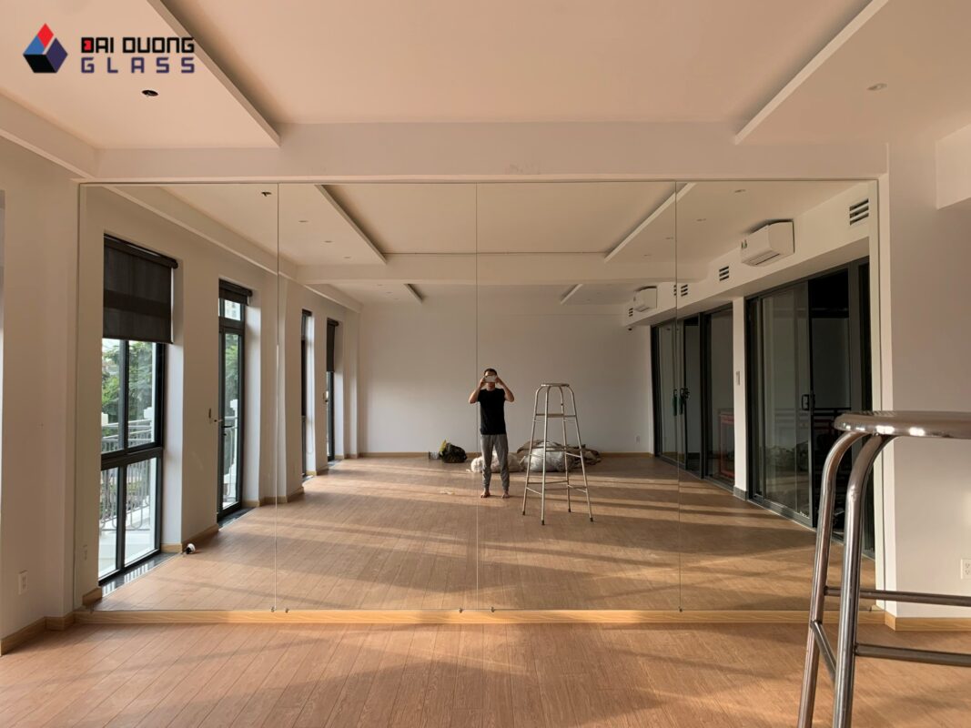Gương soi khổ lớn