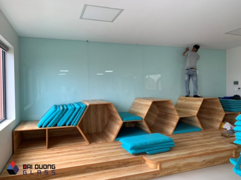 Kính Ốp Bếp Màu Trắng Xanh