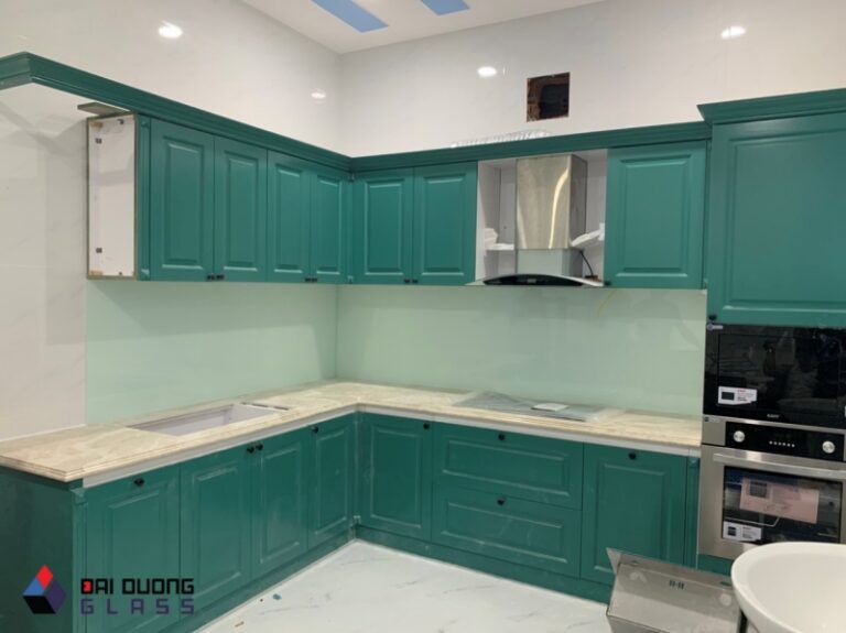 Kính Ốp Bếp Màu Trắng Xanh