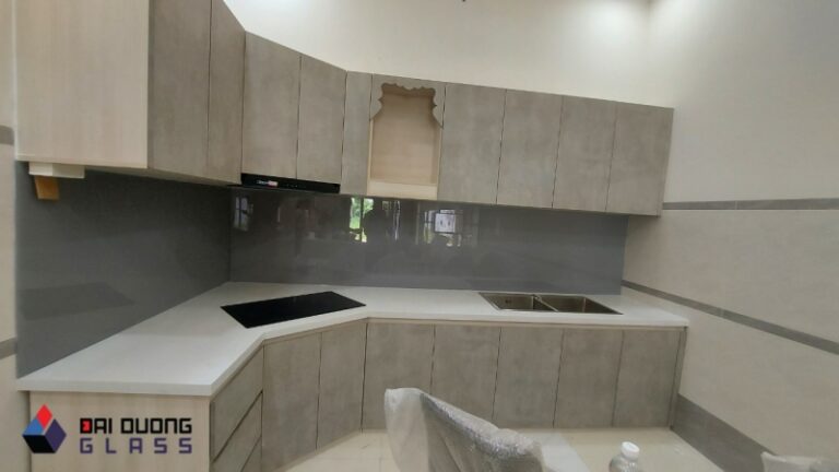 Kính Ốp Bếp Màu Xám Ghi