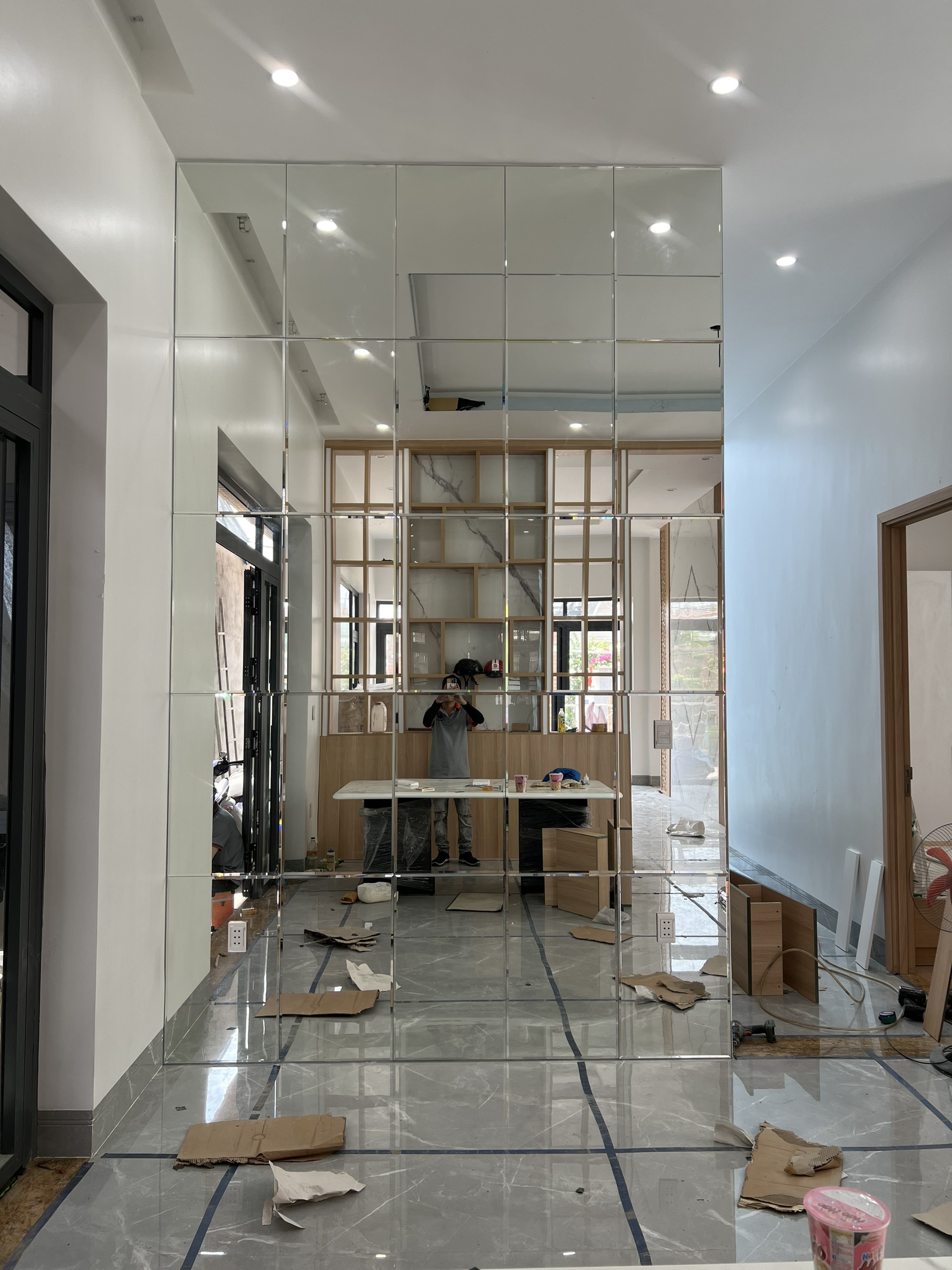 Các Mẫu Gương 1 Chiều Có Tốt Không? 5 thi công gương ghép trang trí tại TP Đồng Xoài