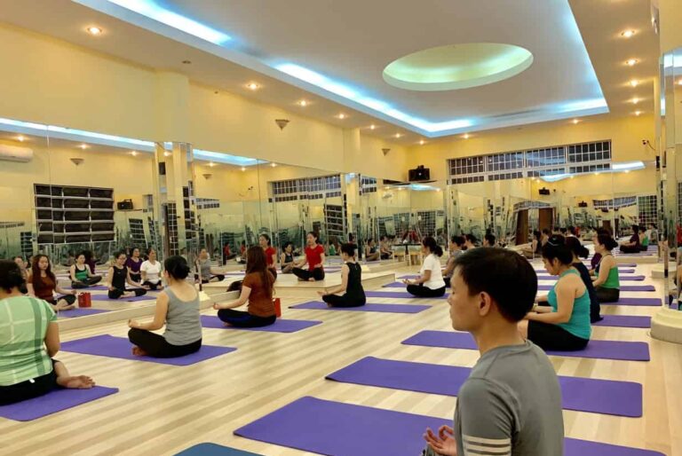Cách vệ sinh gương phòng tập