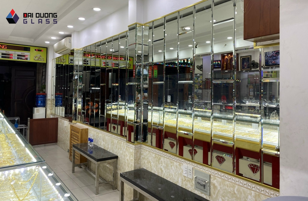 gương trang trí tiệm vàng