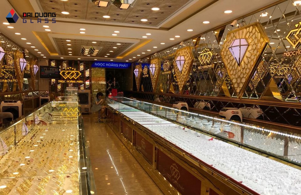 gương trang trí tiệm vàng