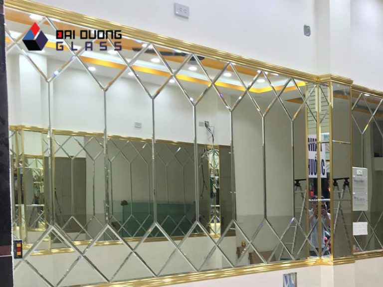 Gương trang trí tiệm vàng
