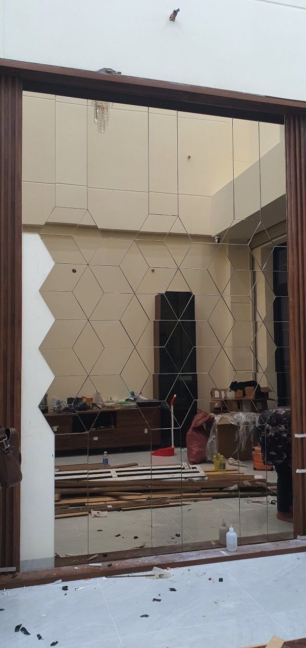 Thi công kính thủy ghép trang trí tại Lê Quang Định