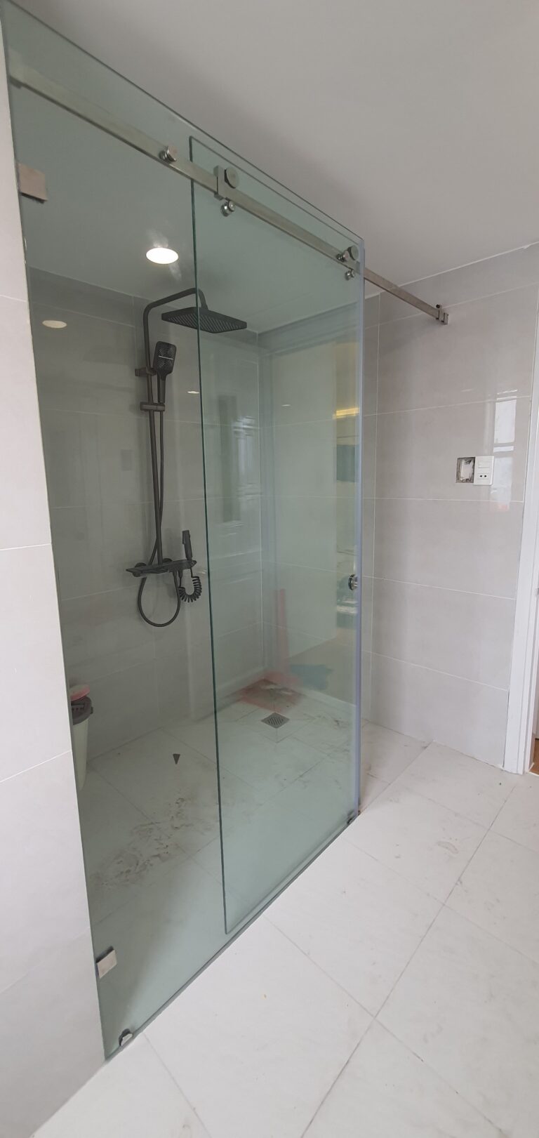 Phòng tắm kính tại Thủ Đức