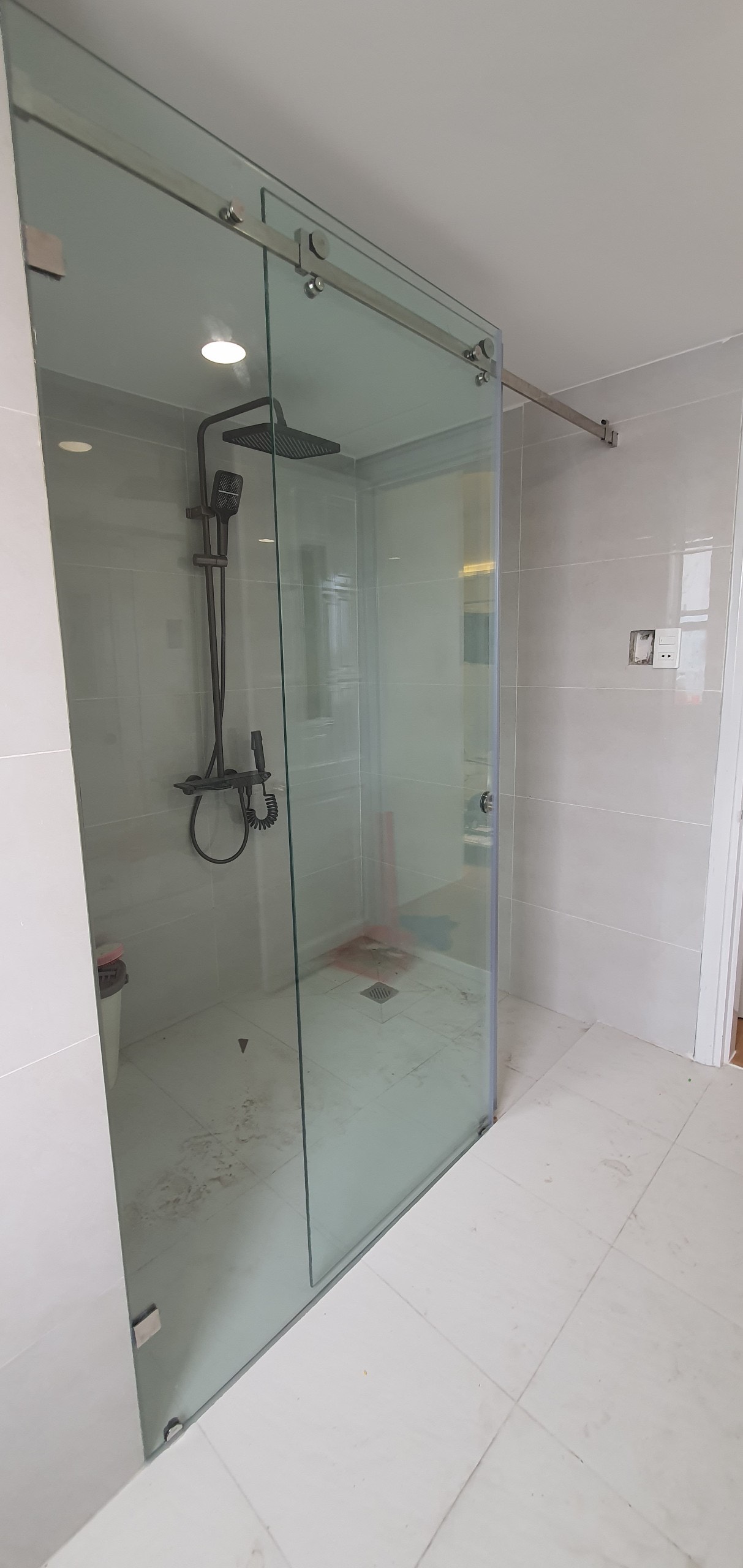 Phòng tắm kính tại Thủ Đức