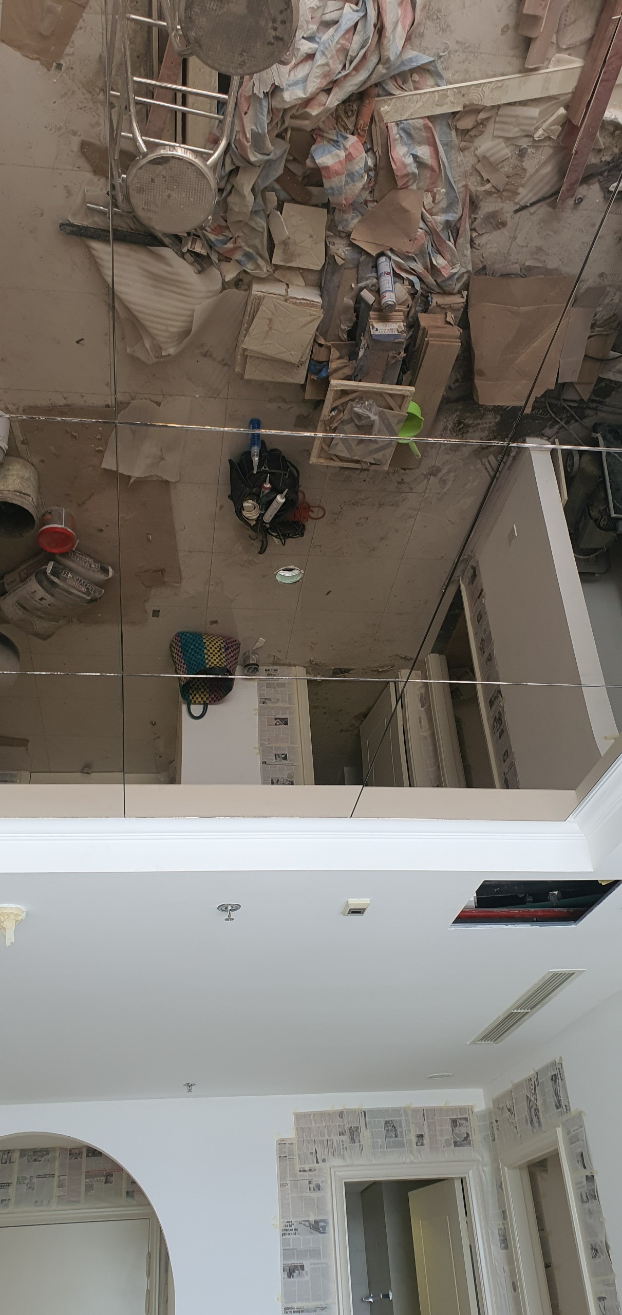 Gương ghép ốp trần nhà