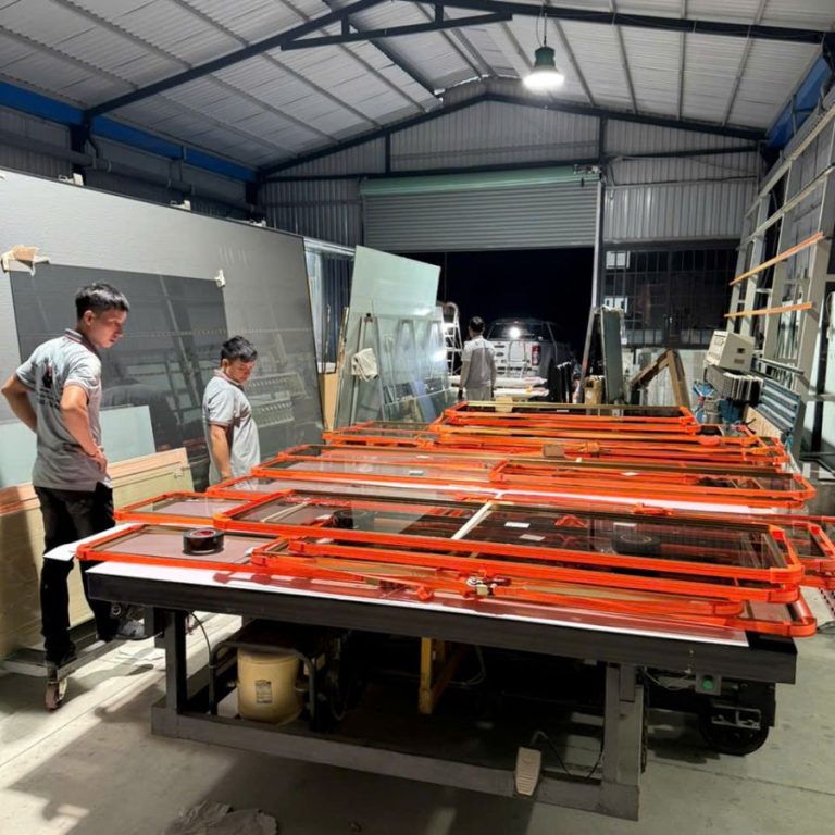 Gia công cánh kính tủ áo tại xưởng Đại Dương Glass