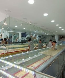thi công gương ghép trang trí tại tiệm vàng Ga Dĩ An