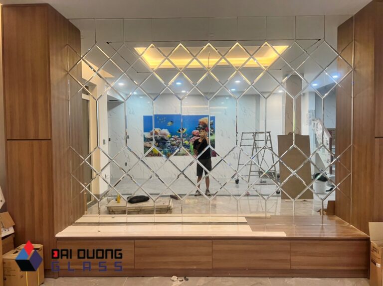 Gương ghép trang trí quán cafe