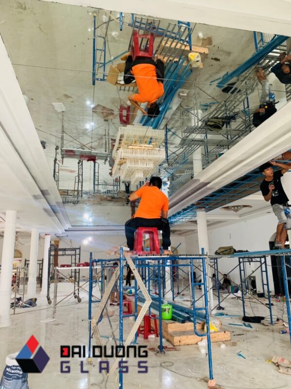 Trần gương cho câc chung cư