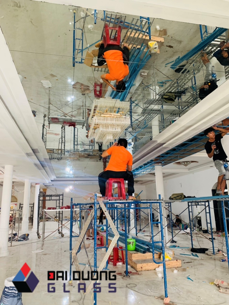 Trần gương nhà hàng Bà Rịa Vũng Tàu