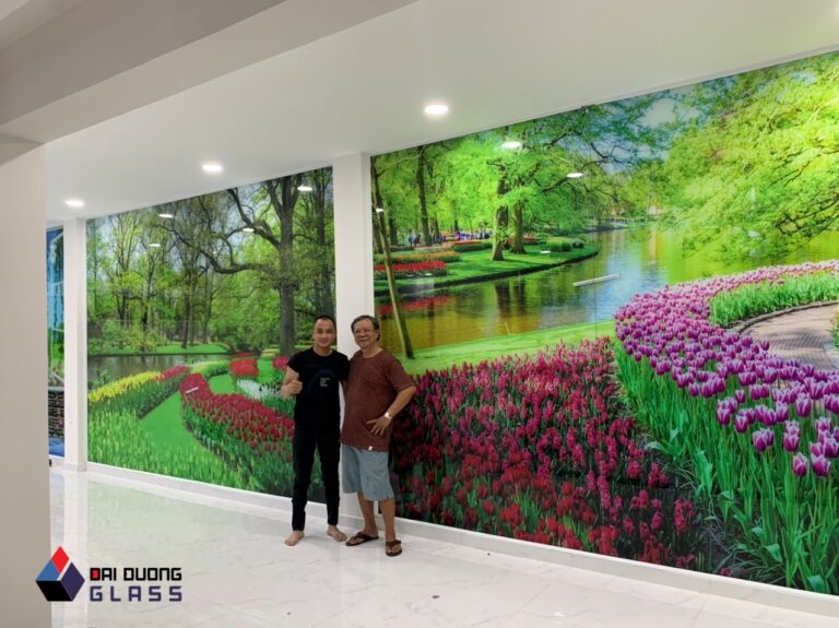 Tranh Kính 3D: Mẫu, Báo Giá Và Thi Công Cho Công Trình 11 tranh kính 3d in phong cảnh hồ nước, cây xanh và vườn hoa tulip