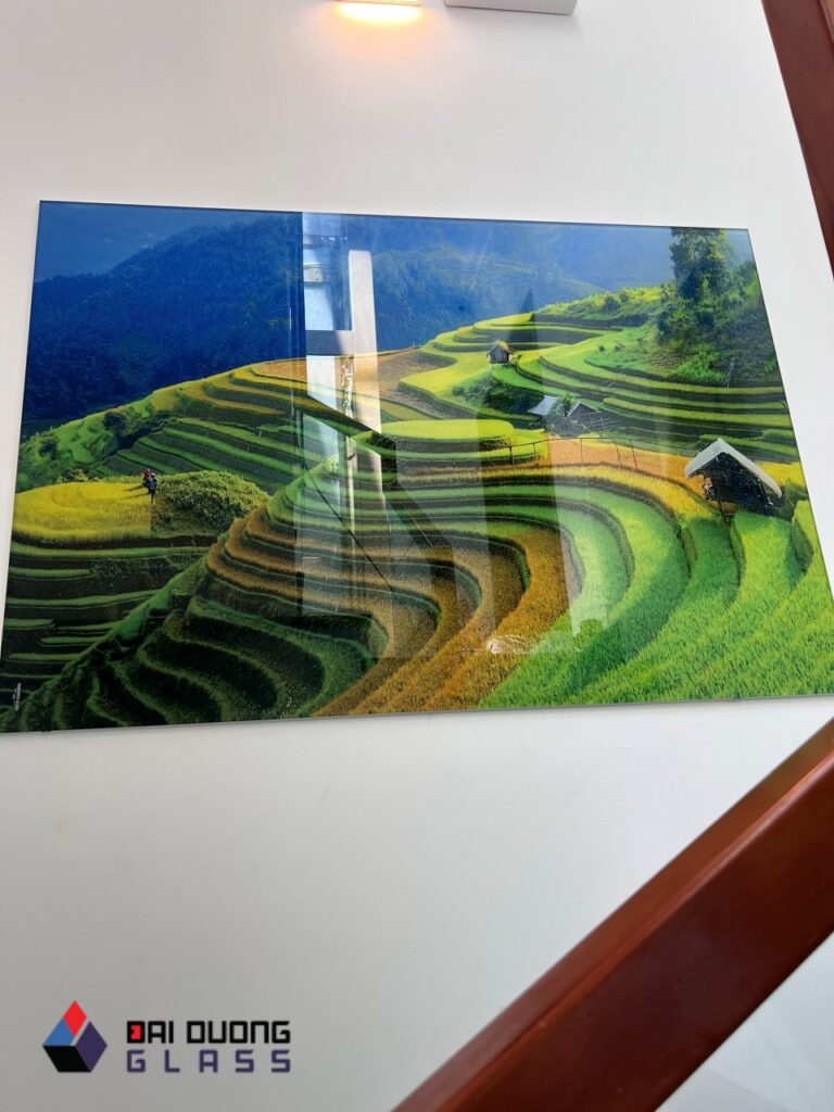 tranh kính ốp bếp phong thủy