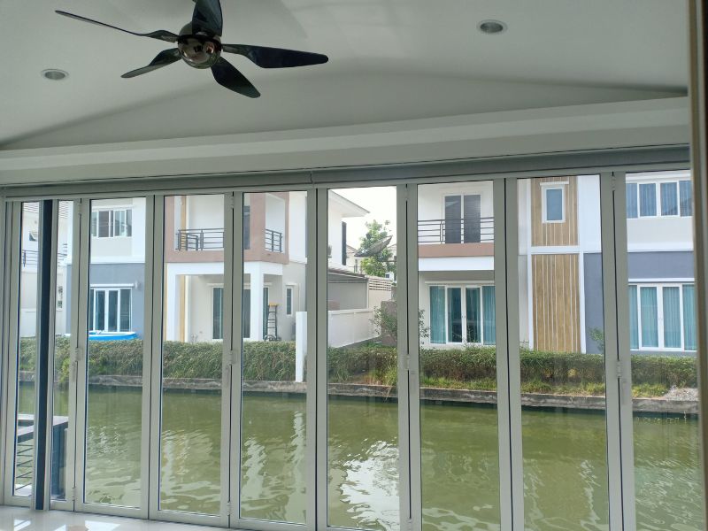 Cửa hàng nhôm kính gần đây
