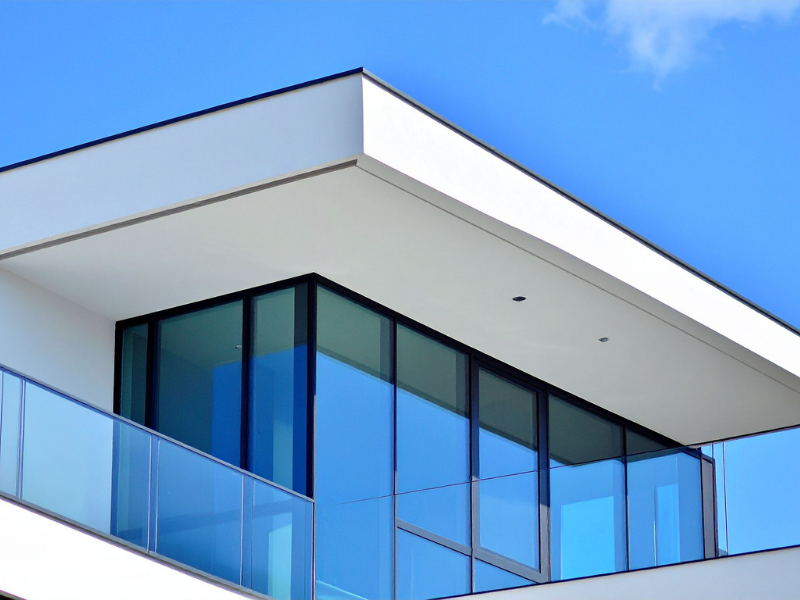 cửa kính ban công nên chọn loại nào