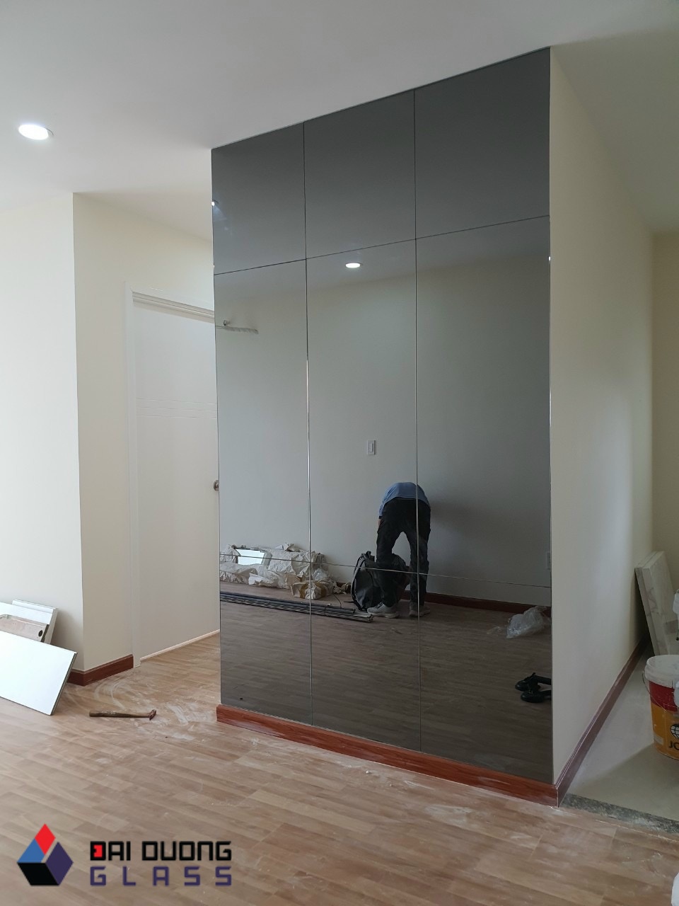 Gương ghép màu xám khói